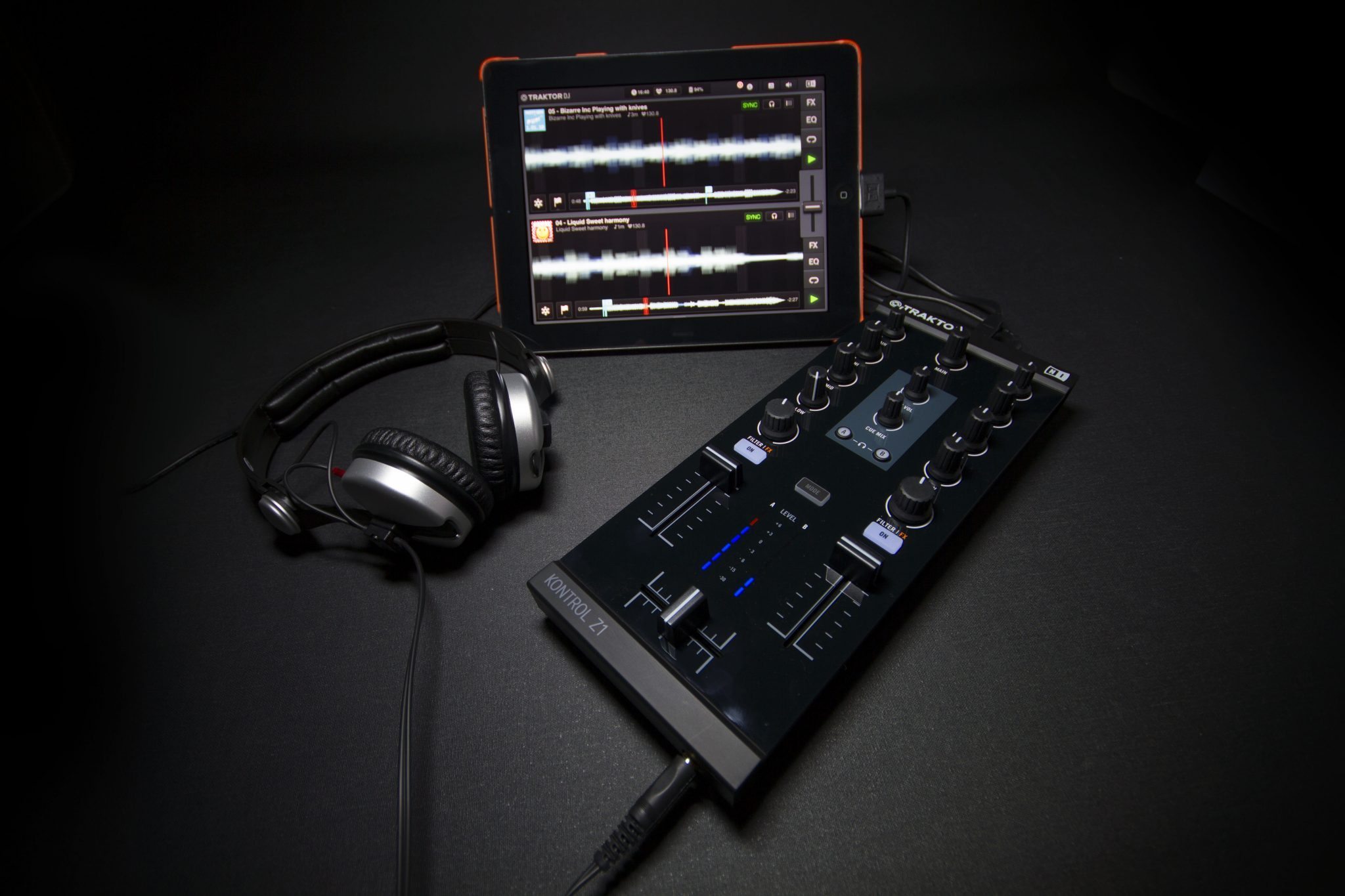 REVIEW: Traktor Kontrol Z1 DJ Controller