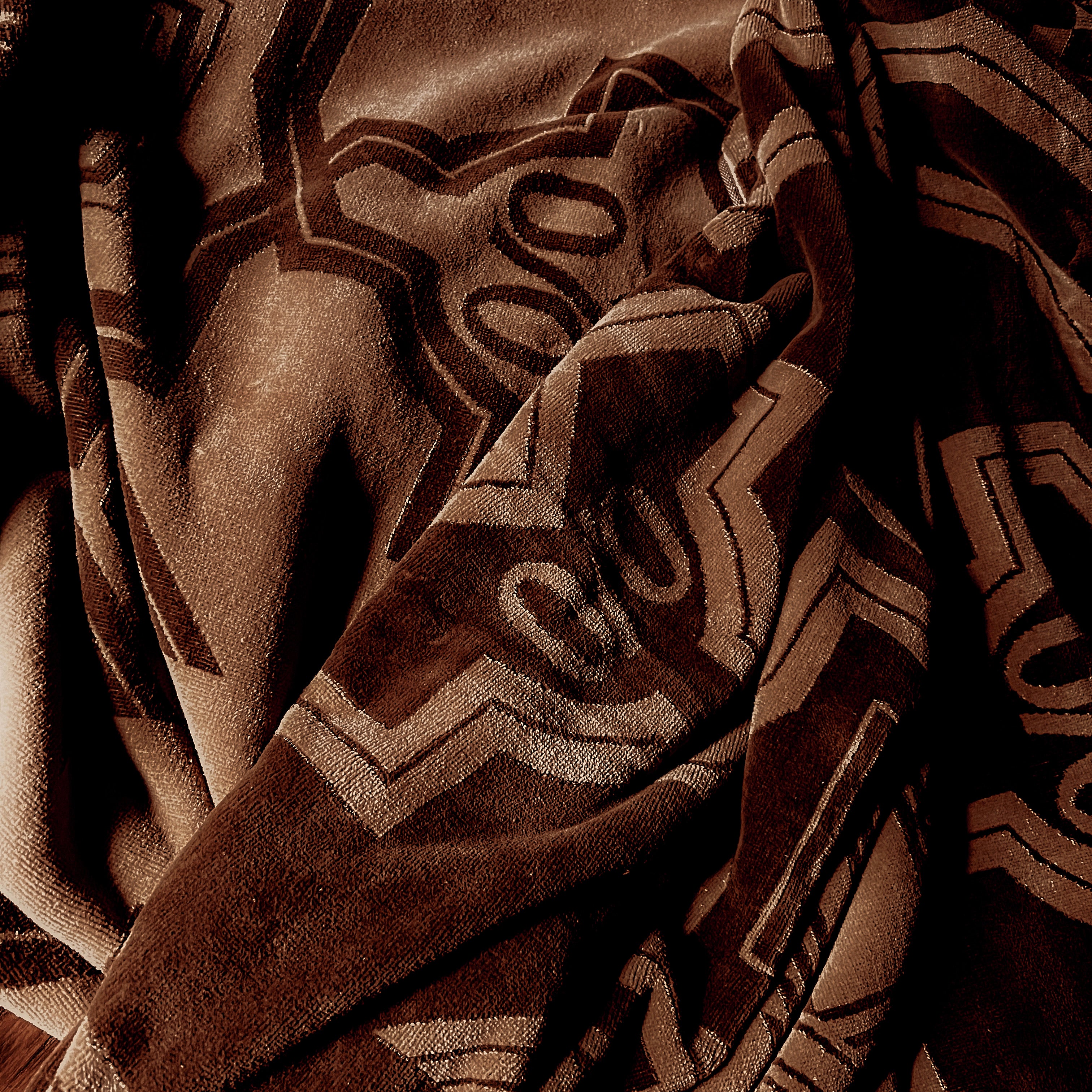 1B1D18E3-11C9-41E0-AAC9-