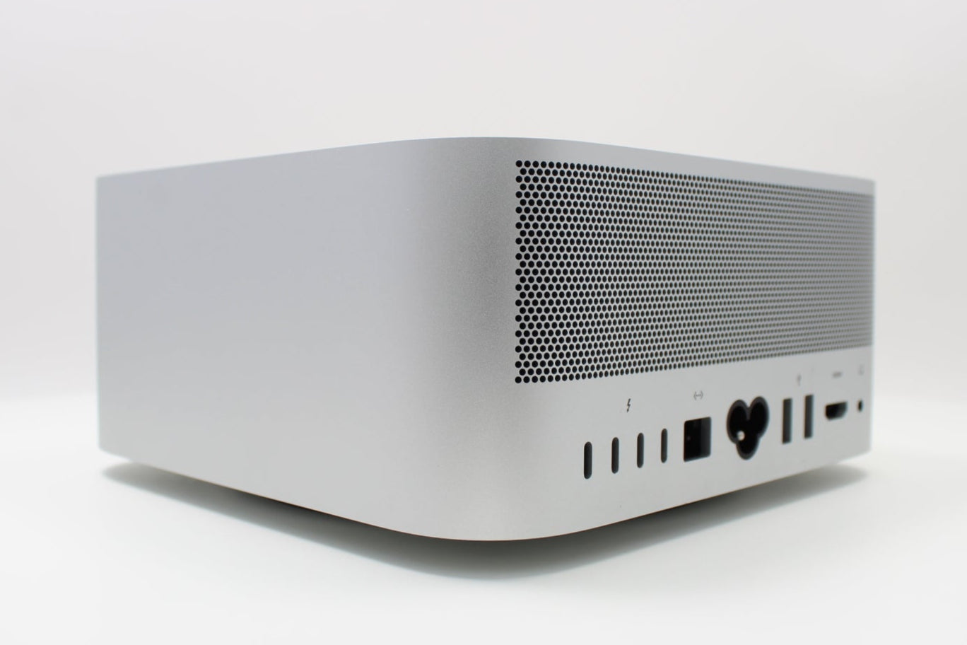 Mac Studio (2022) – Apple M1 Max 3.2GHz • 32-Core GPU – 64GB RAM 2TB S