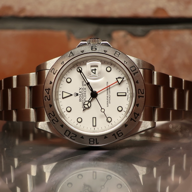 白と赤の組み合わせ EXPLORER II REF.16570 – ロレックス専門店