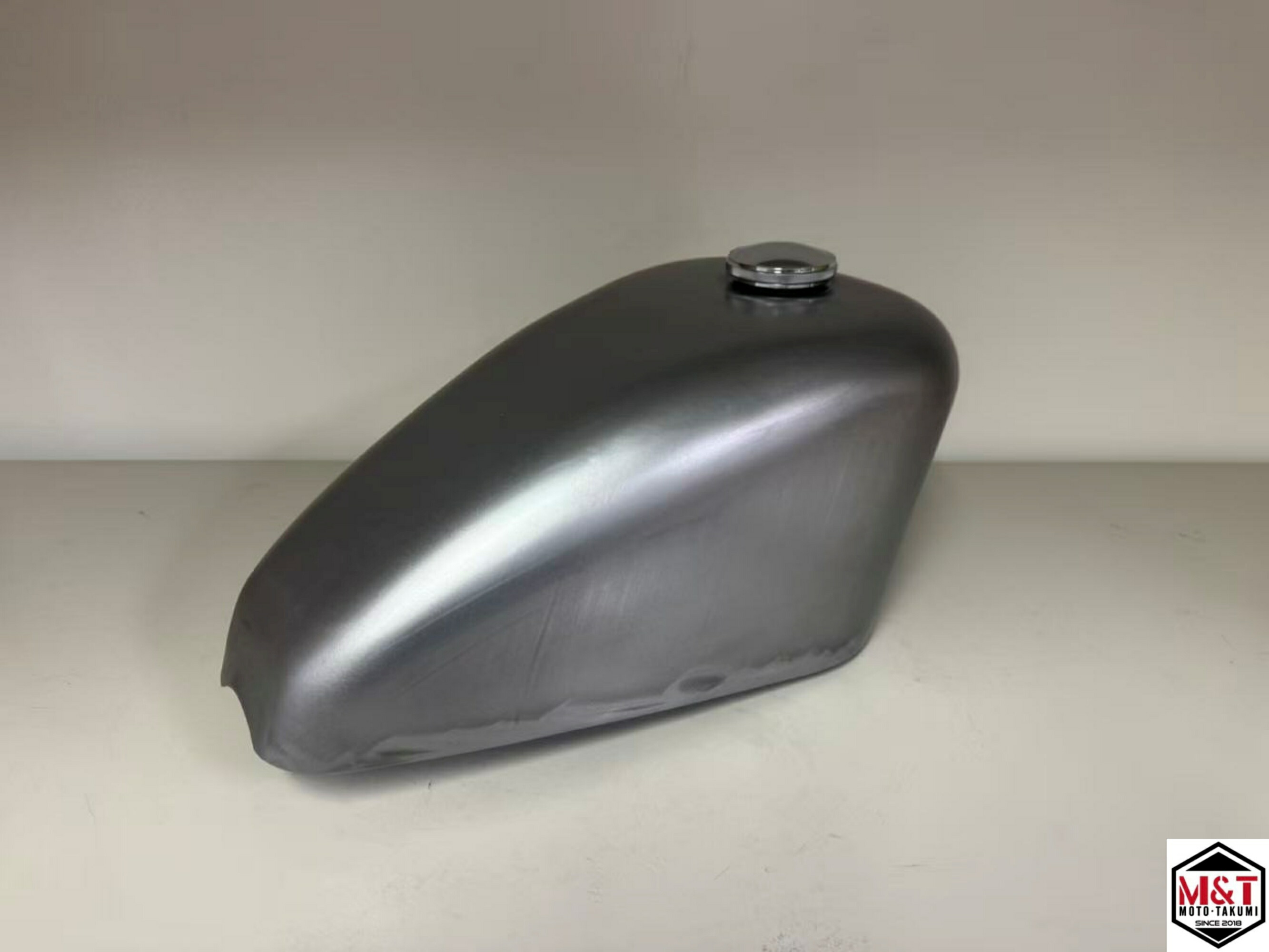 スポーツスター ハイトンネルタンク 2.25 82-95 左コック スポーツ