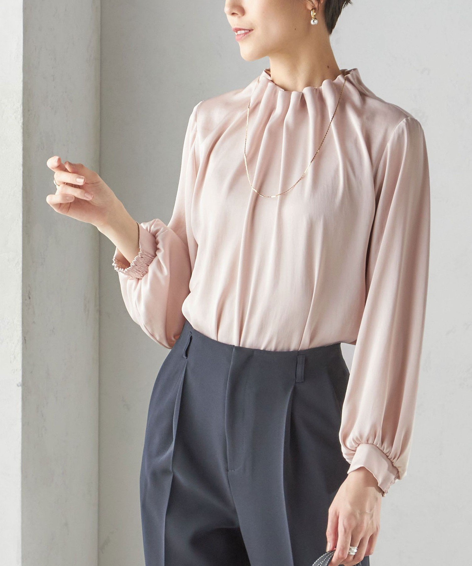 SHIPS ヴィンテージ サテン ネック ギャザー ブラウス 一部WEB限定】〈手洗い可能〉ヴィンテージ サテン ネック ギャザー