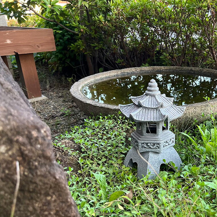 楽天市場】灯篭 石灯篭 光る ソーラー 灯篭 とうろう 和風 灯籠 御影石