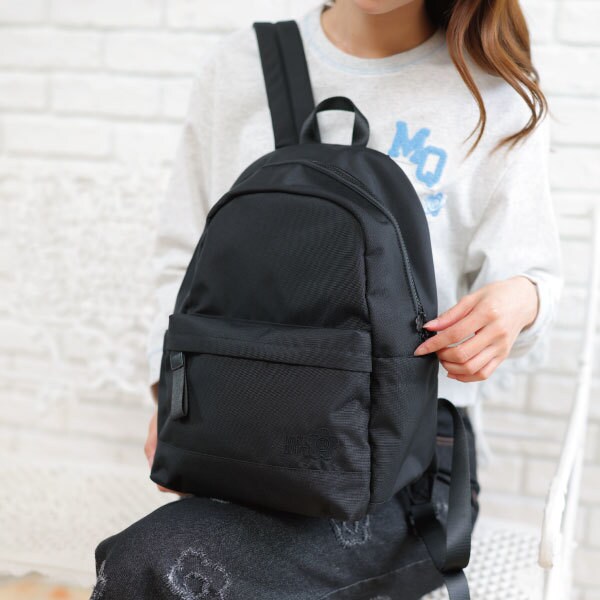 楽天市場】オールブラックシンプルロゴ リュック／マリークワント