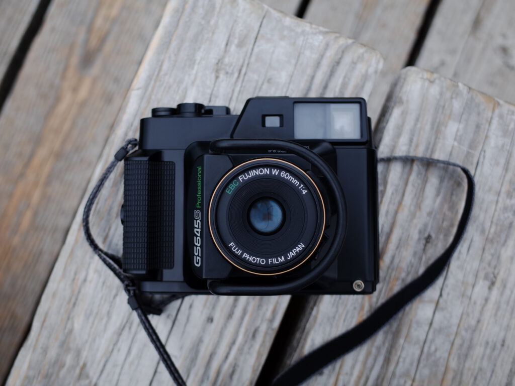 ウルトラライトな中判フィルムカメラ Fujifilm GS645S Professional