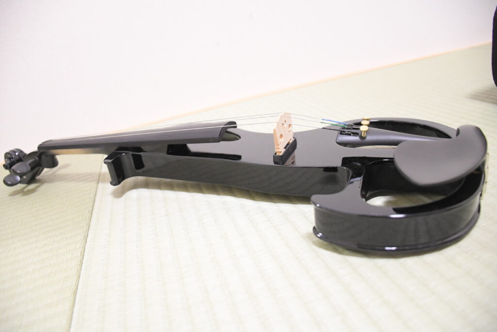 PLAYTECH PSV100BKをレビュー｜バイオリン講師が電子バイオリンを弾い