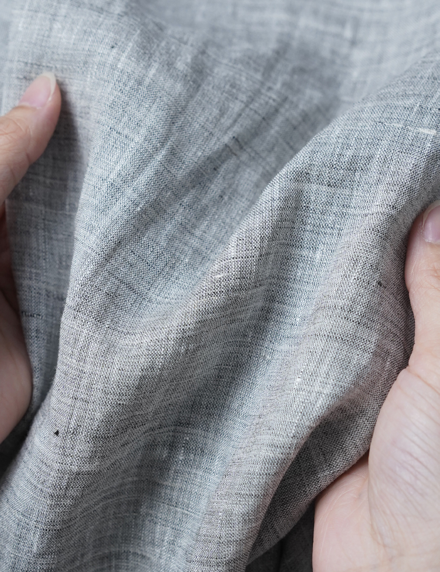 シャンブレーリネンシャツ】ついつい手を入れたくなる ポケット付き