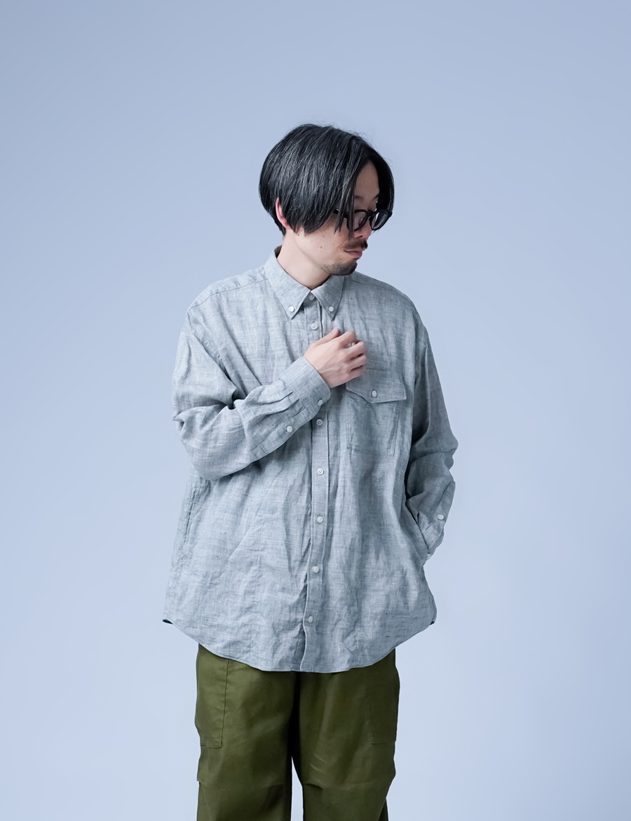 シャンブレーリネンシャツ】ついつい手を入れたくなる ポケット付き