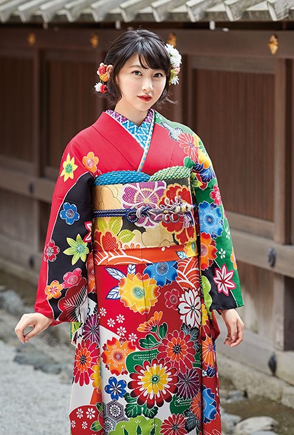 赤の紅型が個性的な振袖【HIBIKI-111】｜振袖ギャラリー｜浜松市で成人