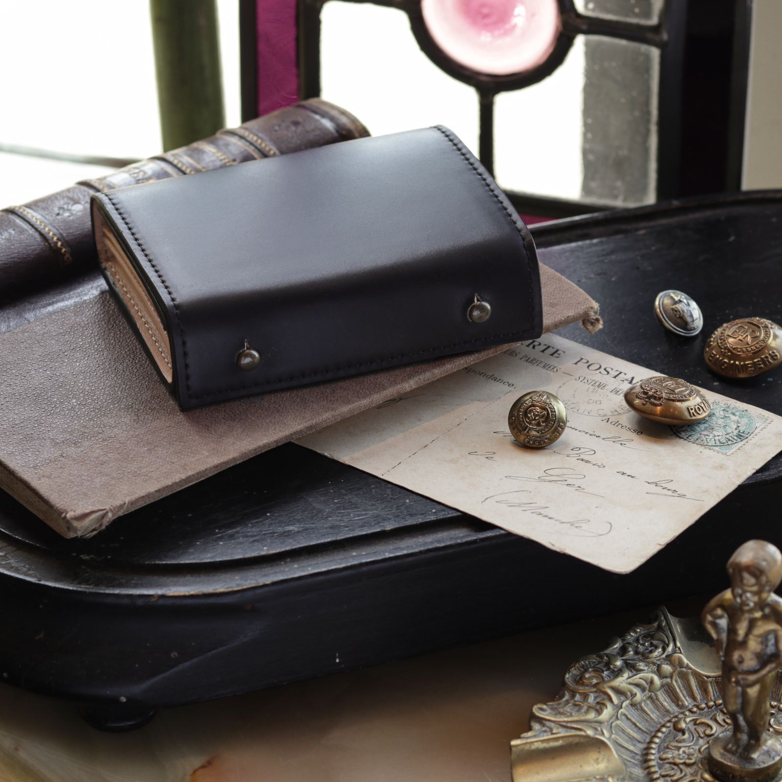 m+ - 「millefoglie II cordovan27」ミニ財布 ブラック | corne/コルネ