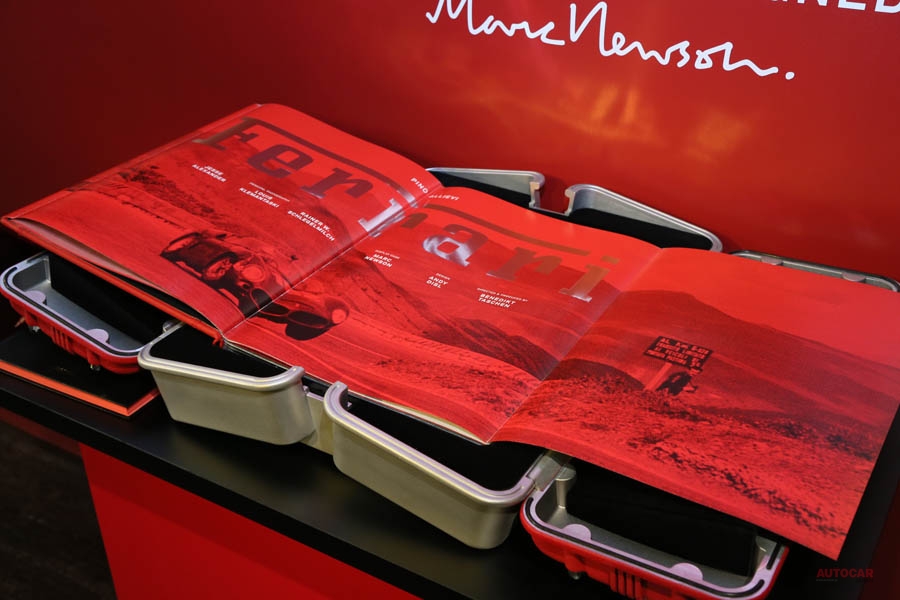 究極のフェラーリ・コレクター本「Ferrari」 カムカバー型ケース入り