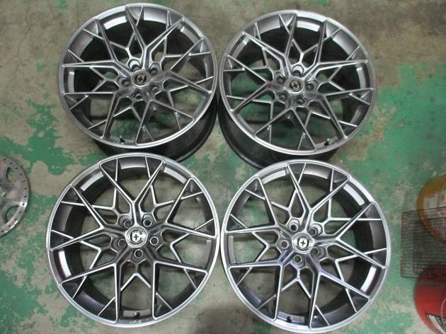 20インチのHRE FF10をストーン加工+スモーククリアーカスタム｜アルミ