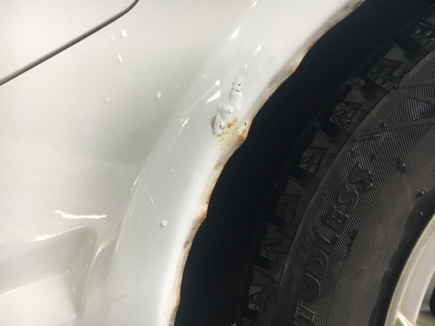 日産34スカイラインGTSまずは左右のリヤフェンダーのサビを修理‼︎｜傷