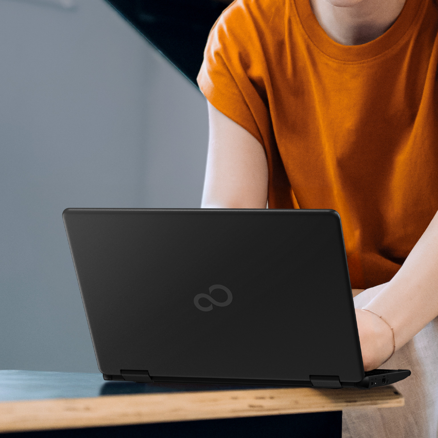 11.6型ワイド ノートパソコン（PC） LIFEBOOK QHシリーズ（WQ1/K1