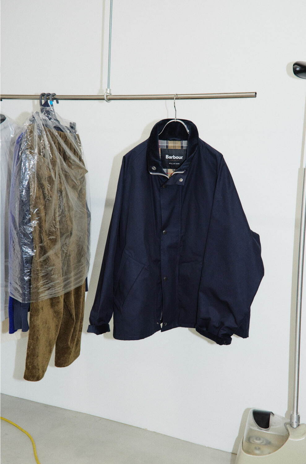 バブアー×スティル バイ ハンドのブルゾン「トランスポート」撥水