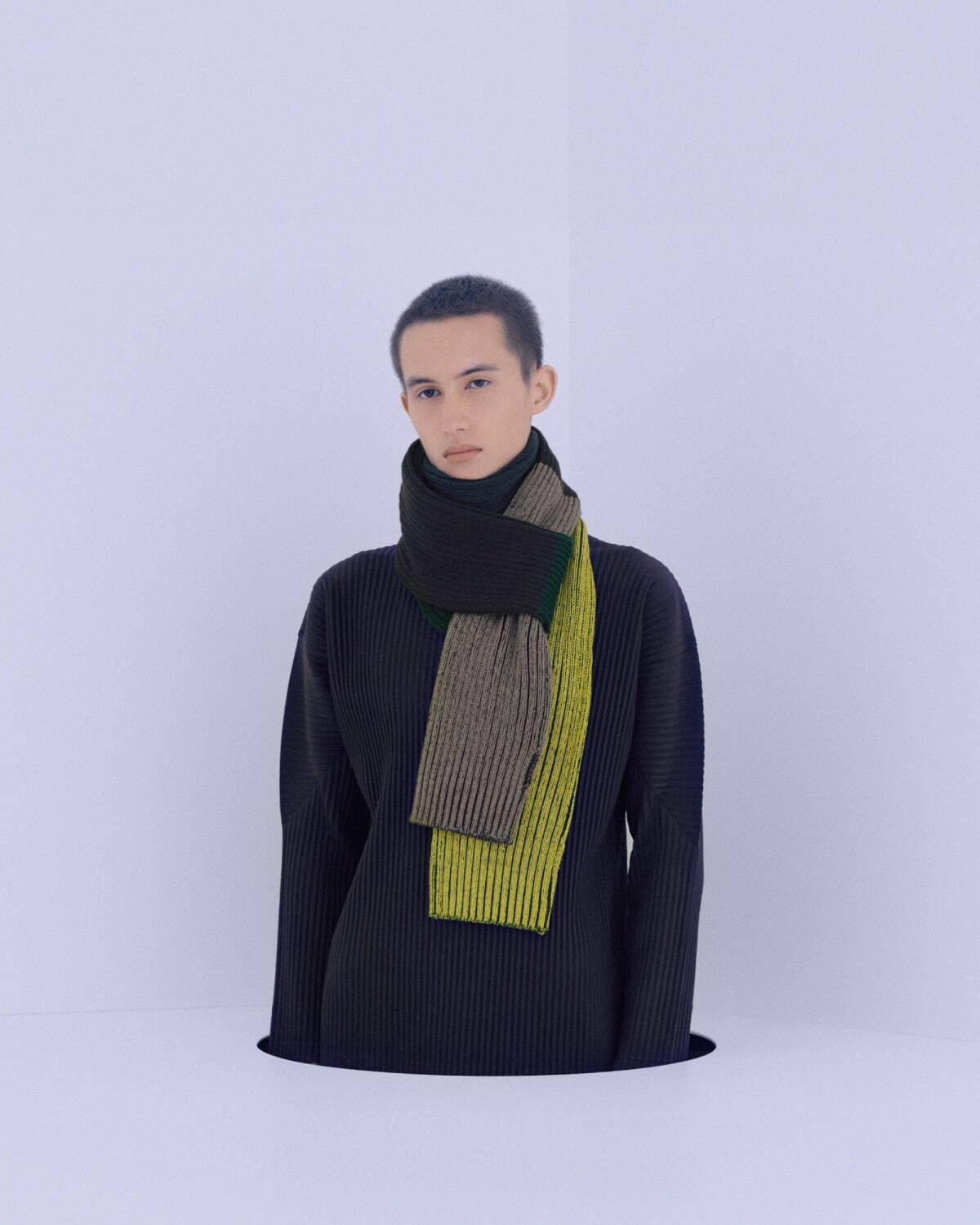 オム プリッセ イッセイ ミヤケ24年秋冬のマフラー、アレンジ可能な