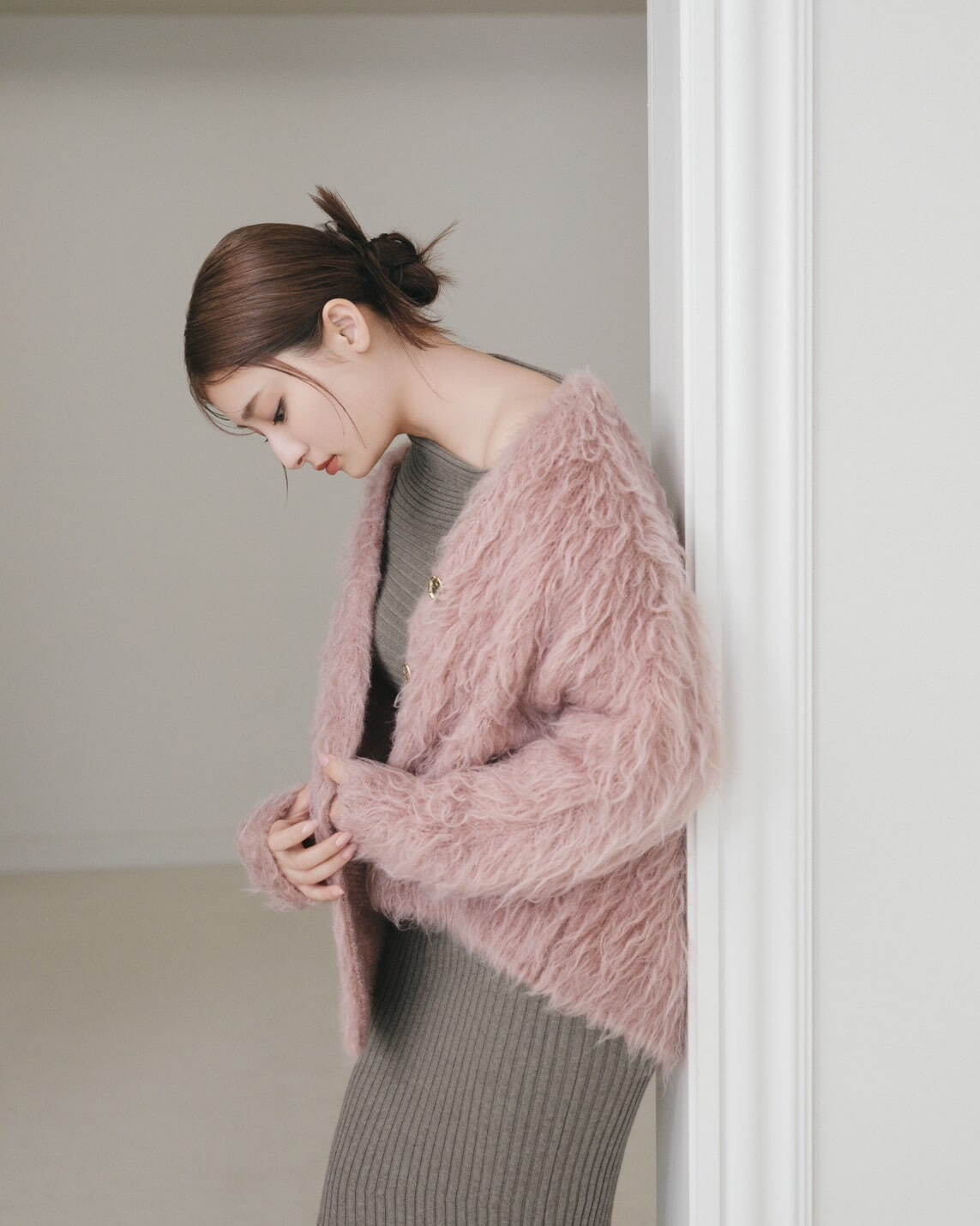 スナイデル24年クリスマス、“ふわふわ＆キラキラ”シャギーカーディガン