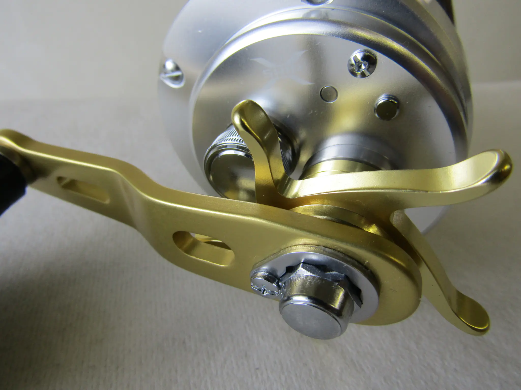 カルカッタ800F（右） - 28,500円 : 海釣り、船釣り専門店の沖三昧