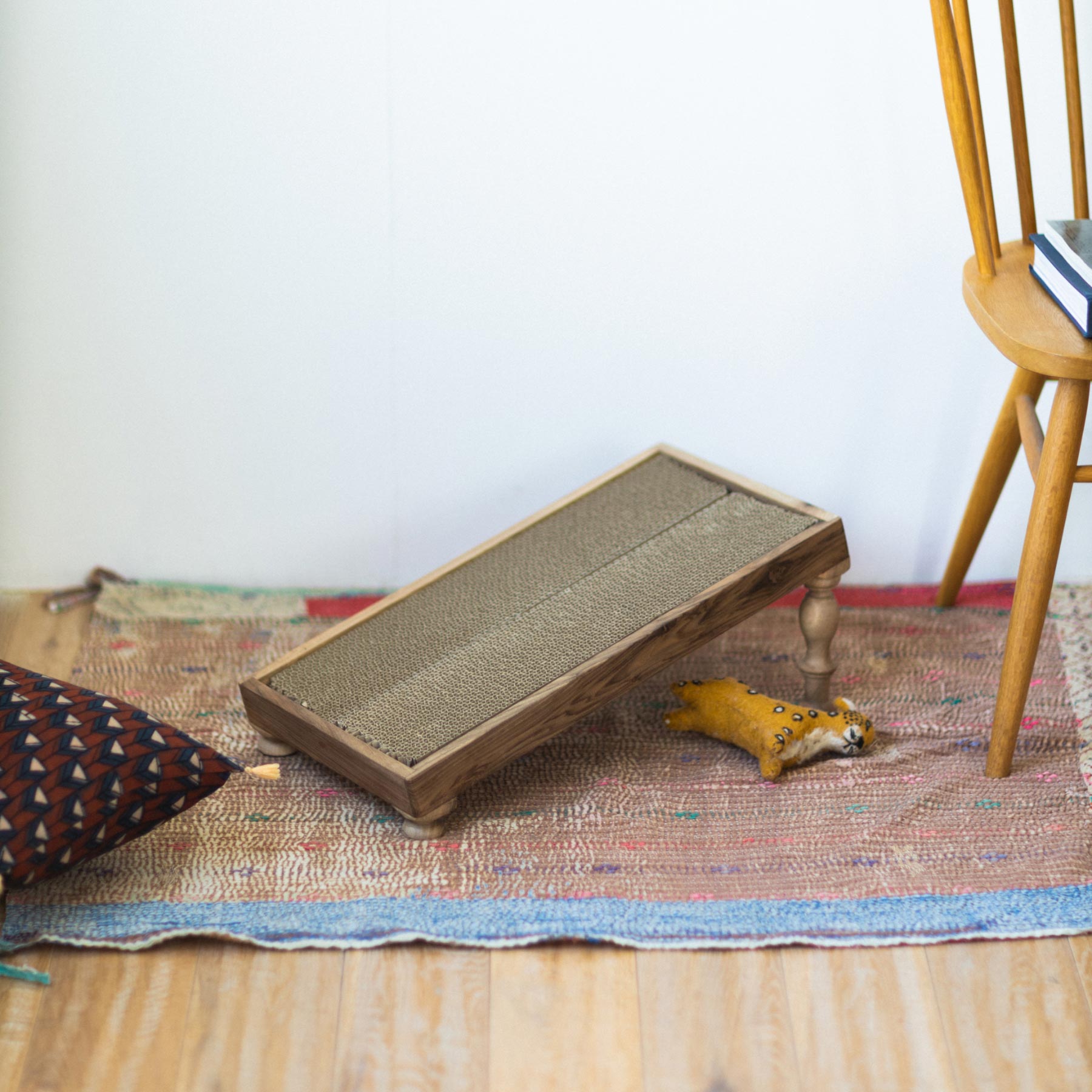 オルネコ・クルミの木の爪とぎ（フレーム・爪とぎセット）｜オルネコ