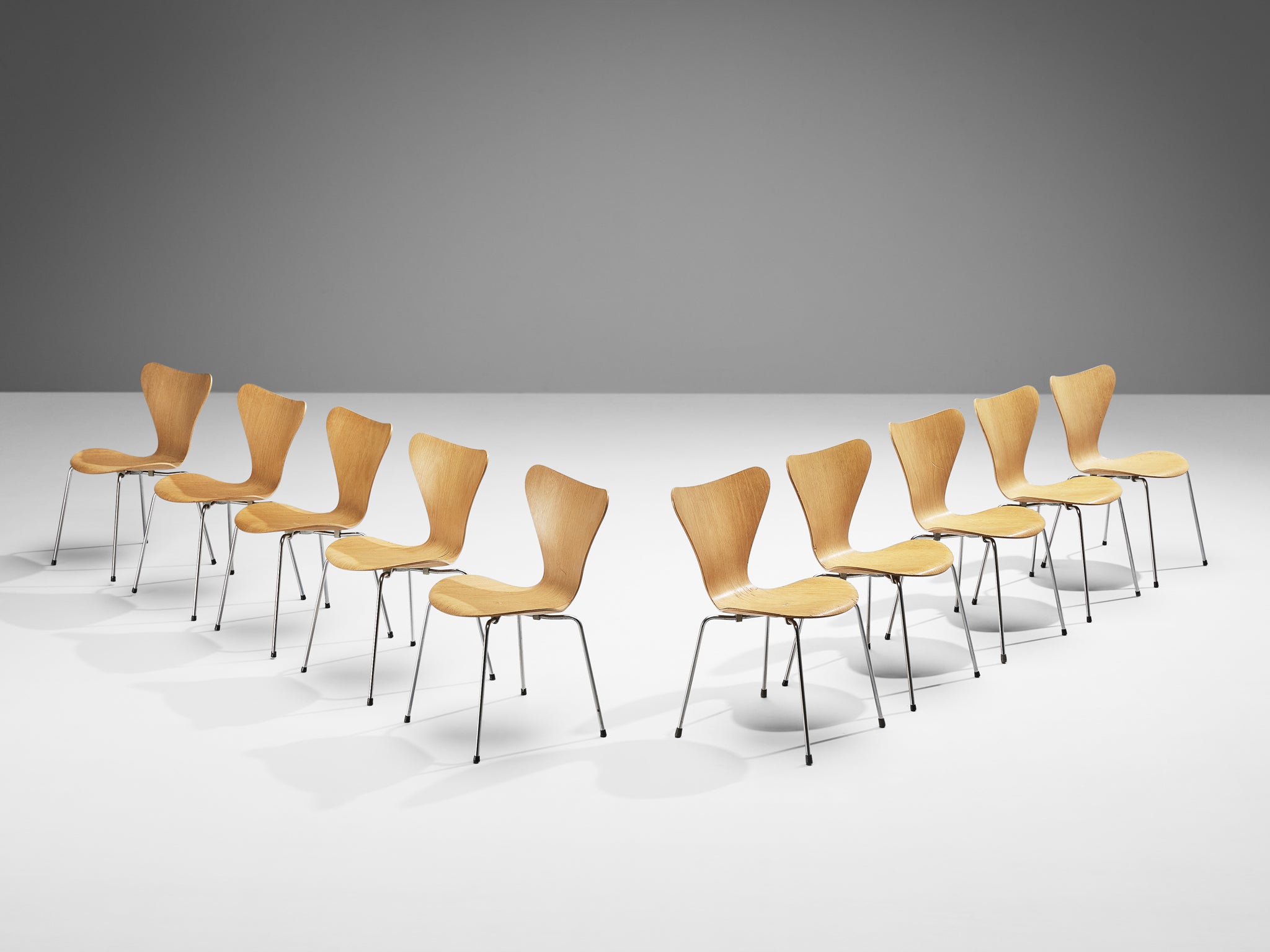 Arne Jacobsen for Fritz Hansen Set of Ten 'Butterfly' Chairs in Plywoo