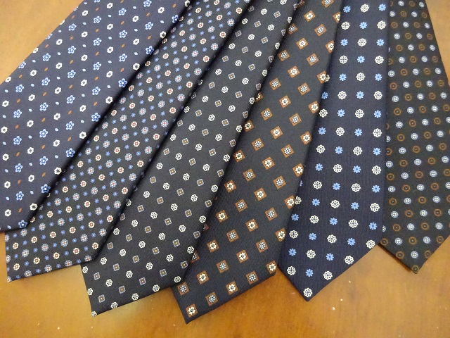 TIES】セッテピエゲ仕様のシルクプリント小紋タイが多数入荷しました