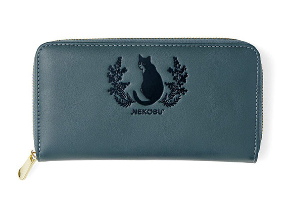 幸福のハチワレ猫と華やかミモザで運気がアップしそうな、型押し長財布