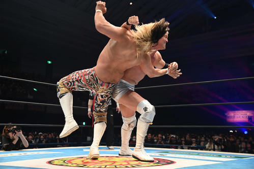 新日本】棚橋弘至が退団オカダへ力の限りエルボー「オカダ・カズチカを