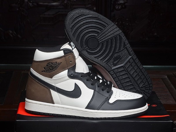 NIKE AIR JORDAN 1 RETRO HIGH OG (Dark Mocha)エア ジョーダン 1
