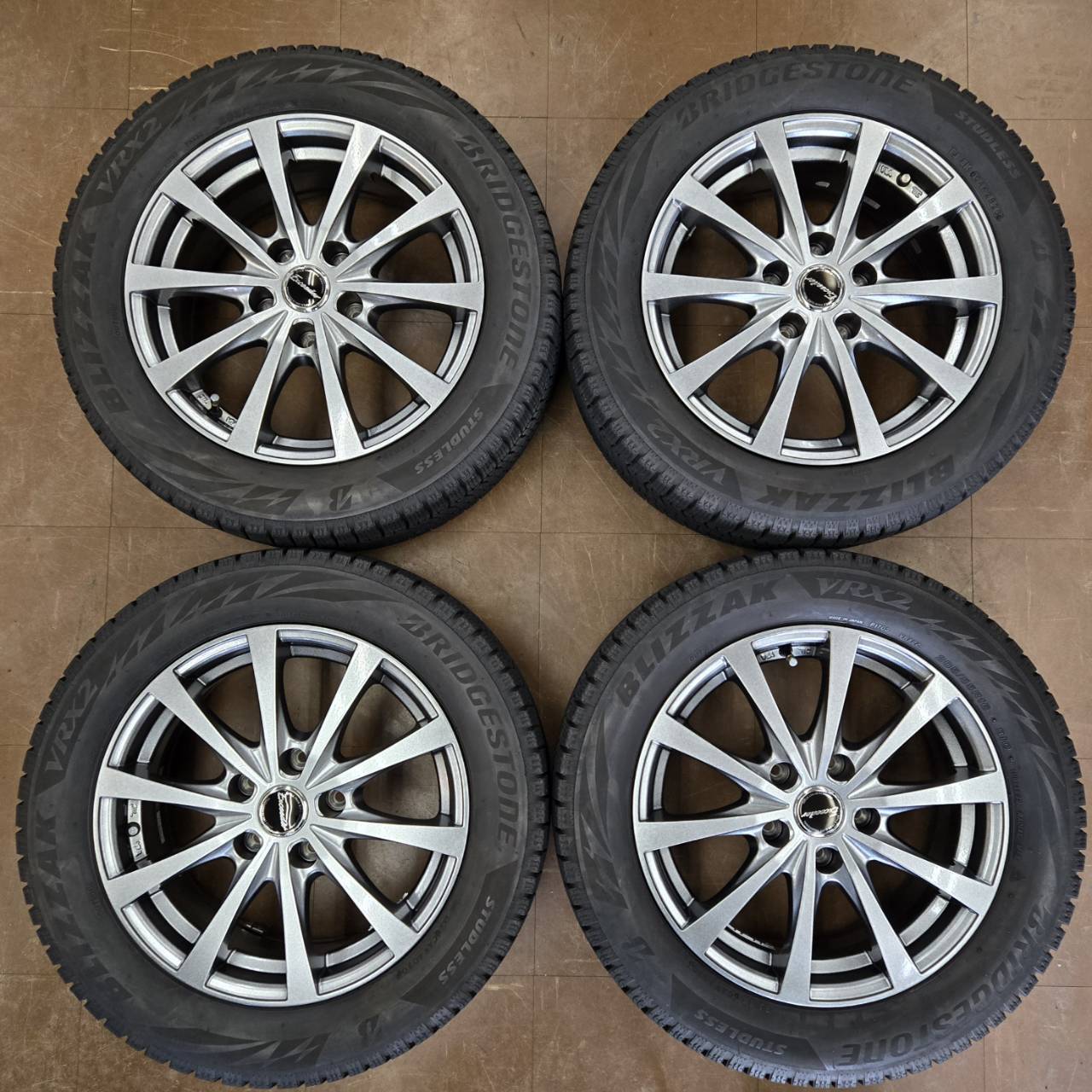 16インチ 中古スタッドレスタイヤ ブリヂストン BLIZZAK VRX2 205