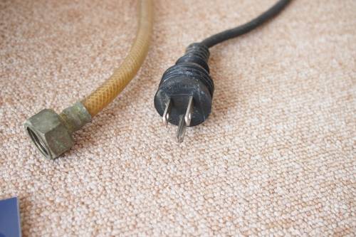 歯科技工】モデルトリーマー Y-230を設置する。散水用ホースで接続しま