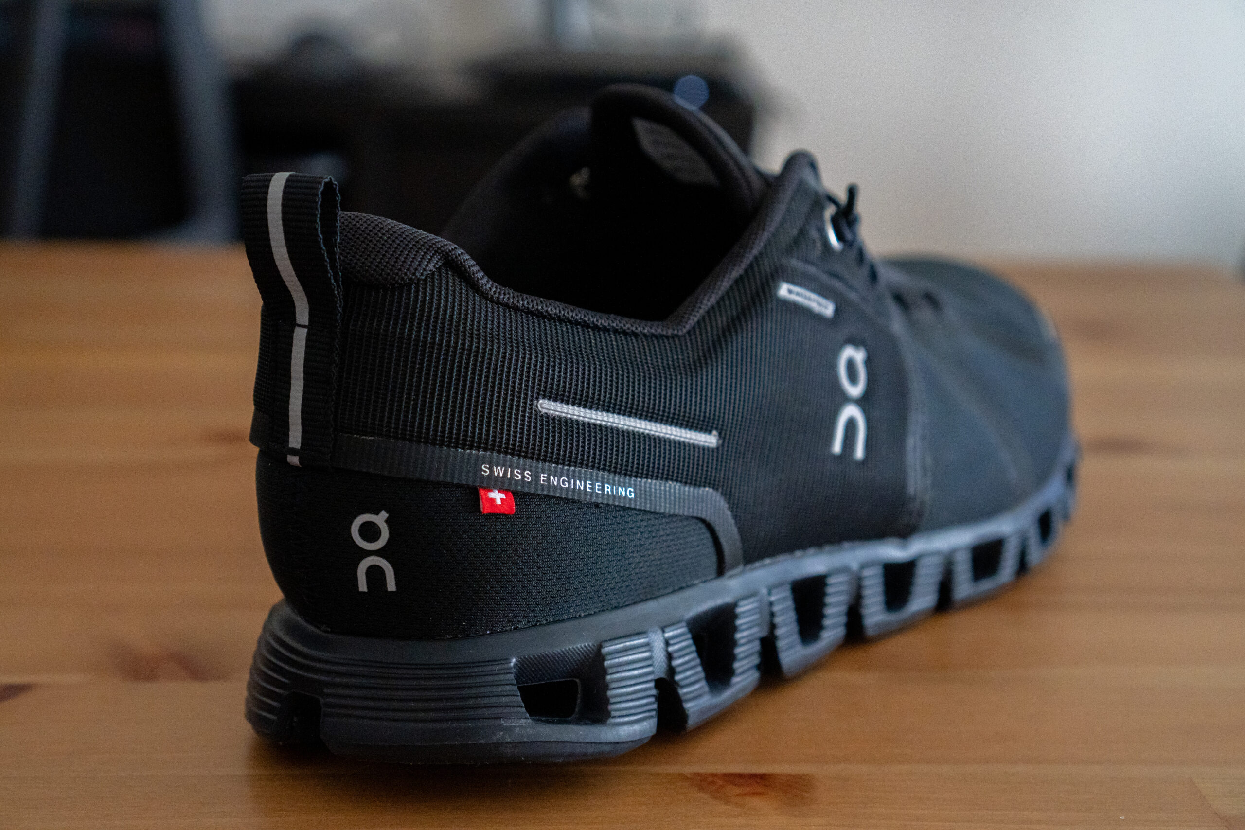 On Cloud5 Waterproof レビュー】台風の日でも靴下を守れるか履いて