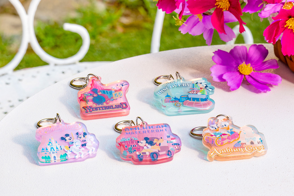 東京ディズニーリゾートをエンジョイするミッキーたちをデザイン