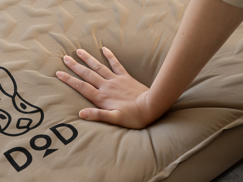 DOD、キャンプ用マット「ソトネノキワミ Lite」。厚さ10cmの寝心地は