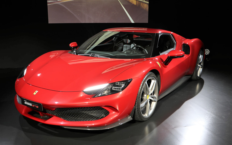 フェラーリ、新型PHEVモデル「296 GTB」国内初公開 新型V6ターボ
