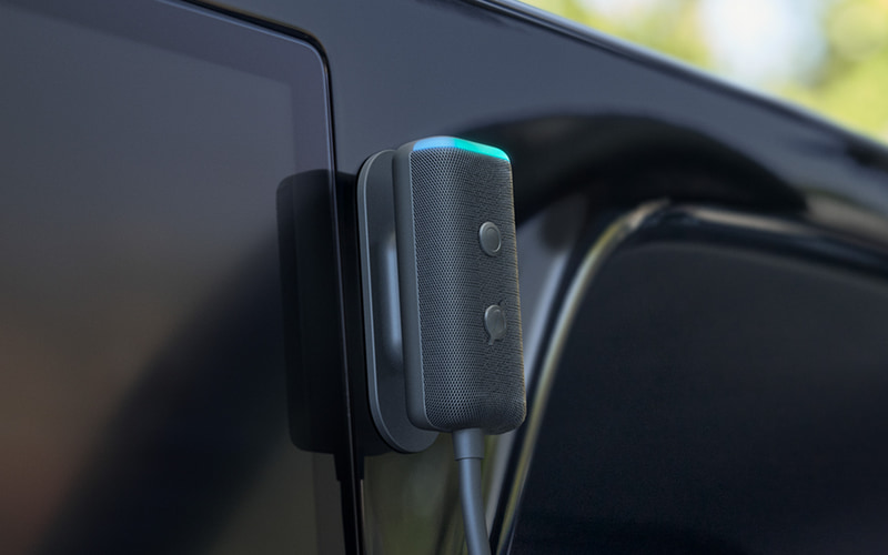 アマゾン、5つのマイクを搭載する「エコーオート（第2世代）」販売開始