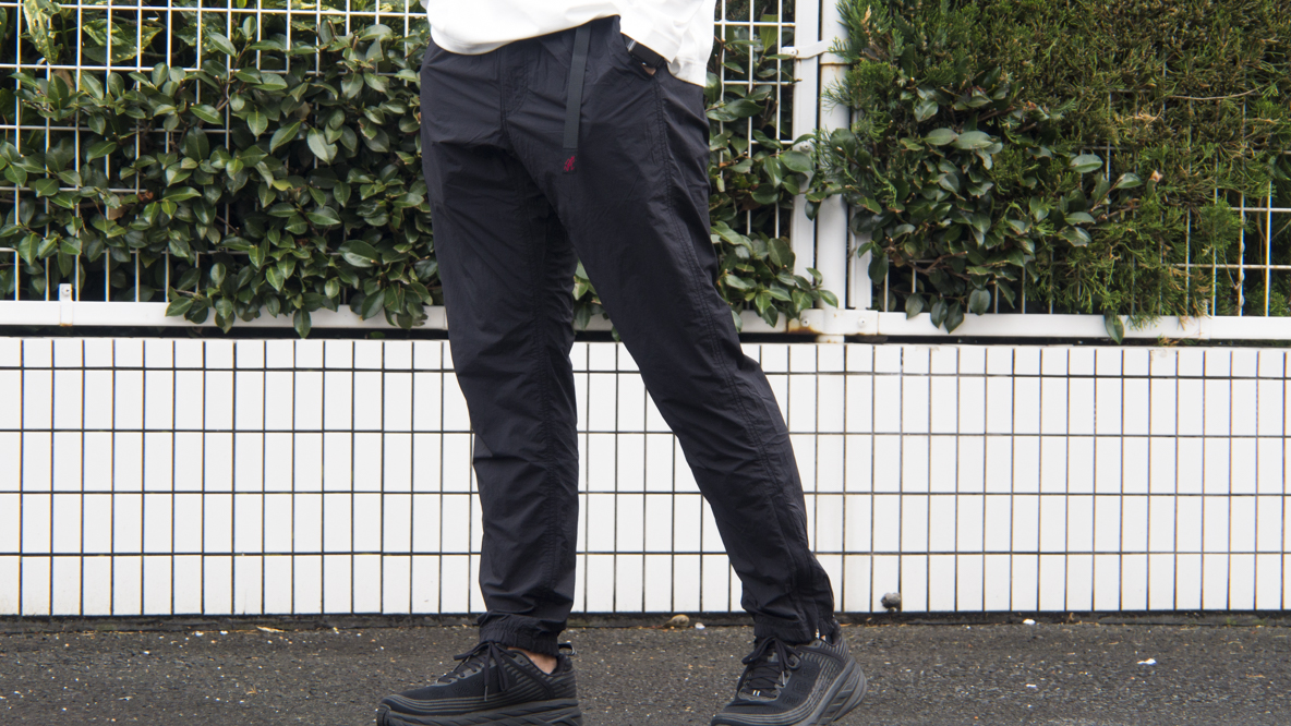 グラミチのアウトドアにもイケちゃうハイスペックな1着。パッカブル