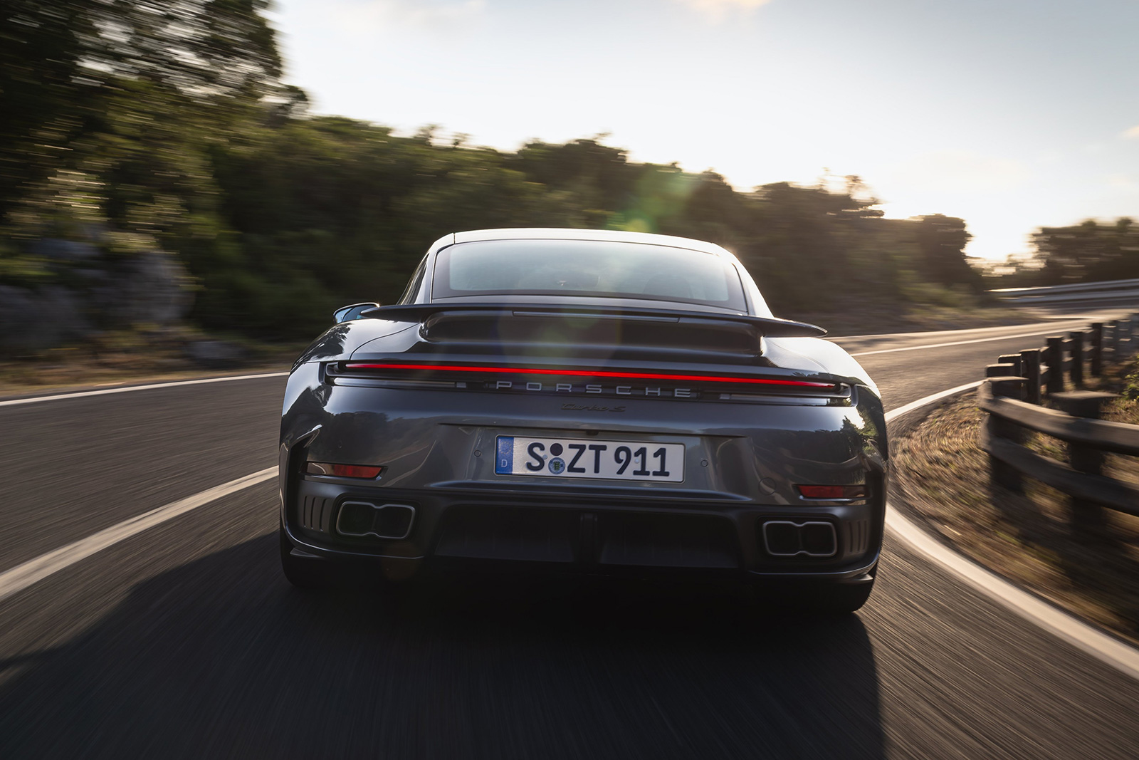 最高出力711PS、0－100km/h加速は2.5秒！スポルシェ史上最強の新型