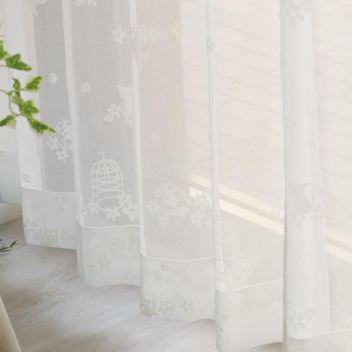 ジブリシリーズ！魔女の宅急便のジジとお花柄のドレープカーテン