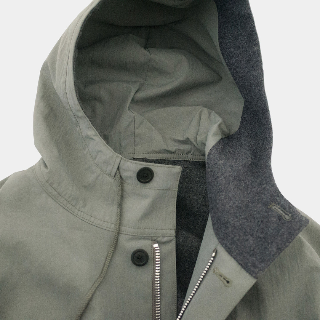 STILL BY HAND (スティルバイハンド) / ナイロン塩縮素材ハーフコート