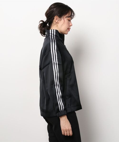 adidas（アディダス）の「アディカラー クラシックス サテン トラック