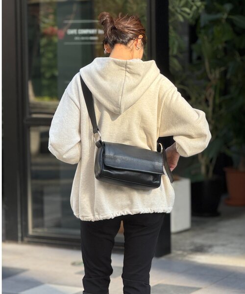 本革》レザーボディバッグ（ショルダーバッグ）｜BEARDSLEY