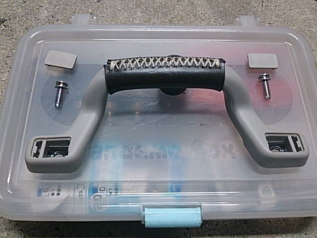 助手席アシストグリップの取り付け（トヨタ ランドクルーザープラド