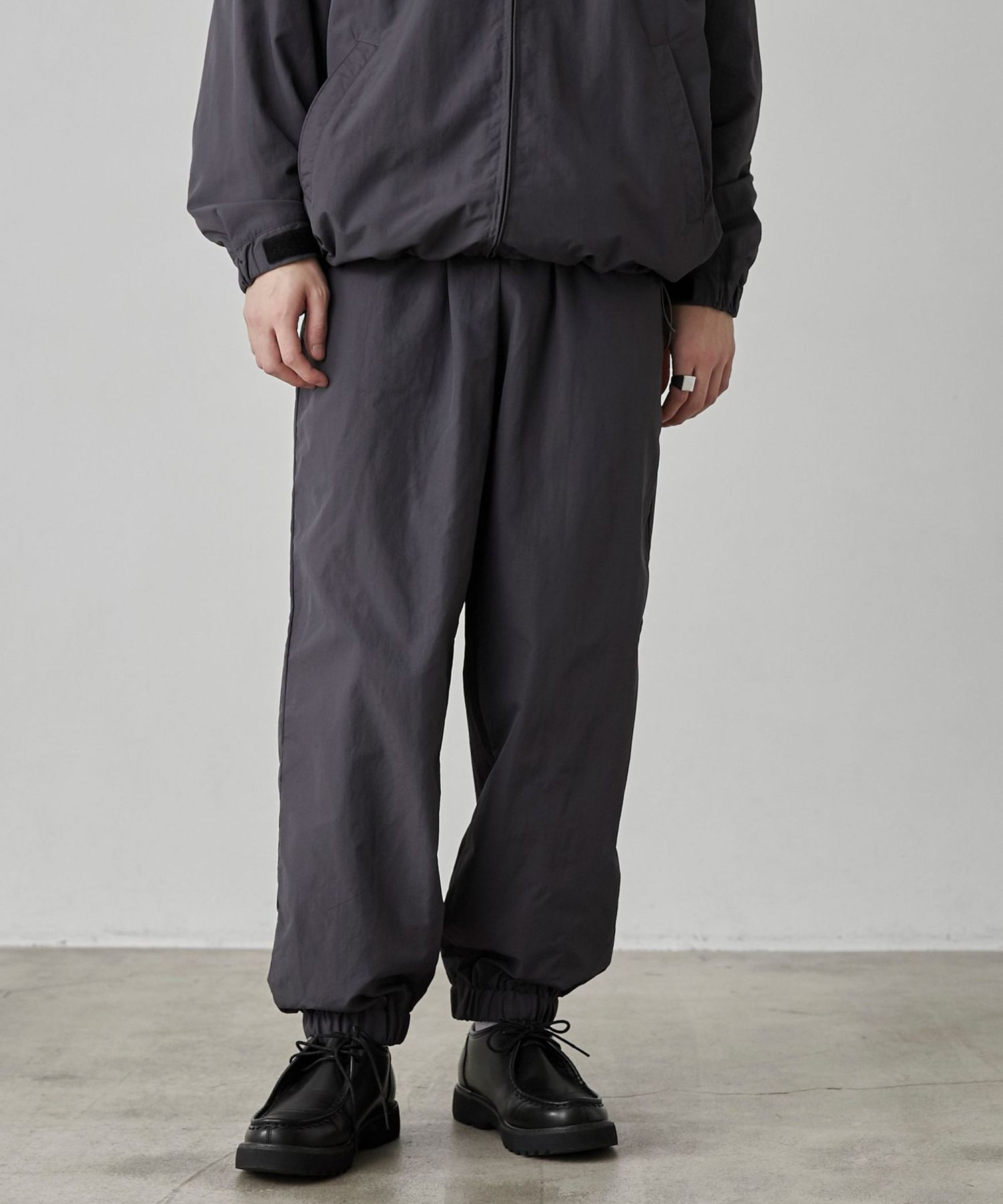 ナイロングログランルーズジョガーパンツ