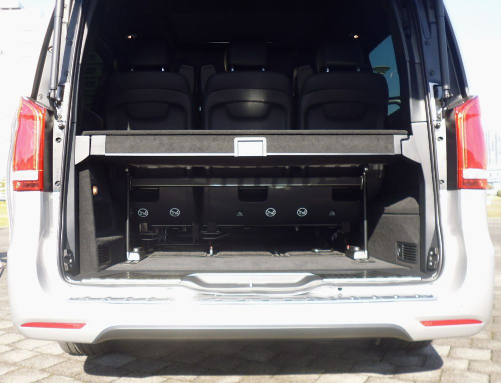 3ページ目）メルセデス・ベンツ新型『Vクラス』はスーツの似合う男が