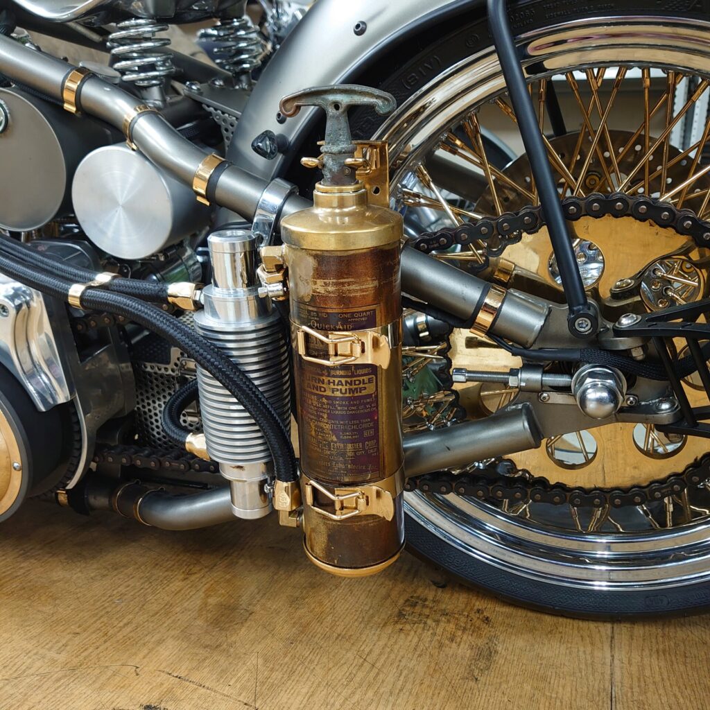 ワンオフの真鍮ヘッドライトが完成しました♪ | (有)遠藤自動車サービス