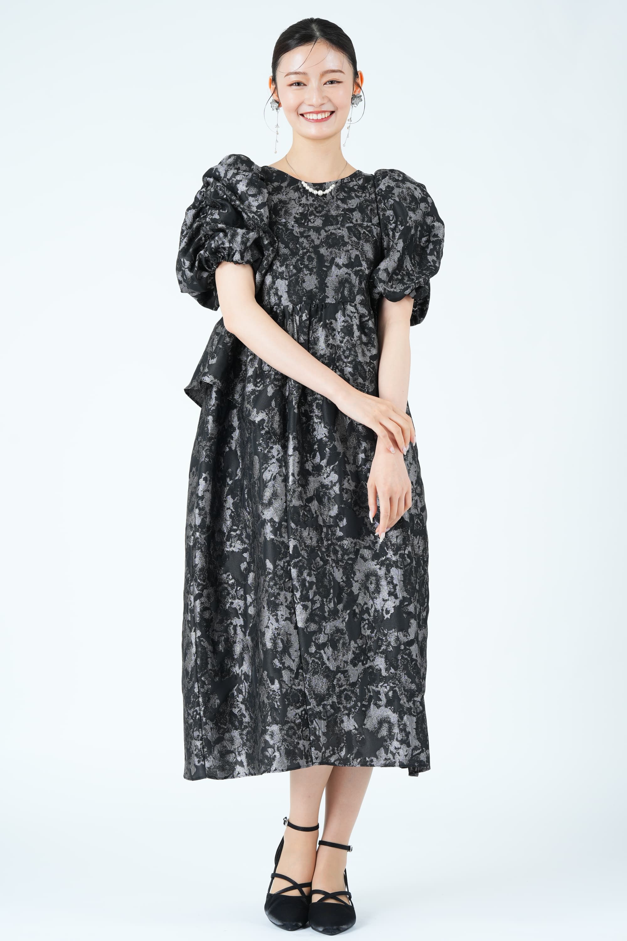 ANDRESD バブルスリーブ光沢ジャガードブラック×グレードレス (M) を