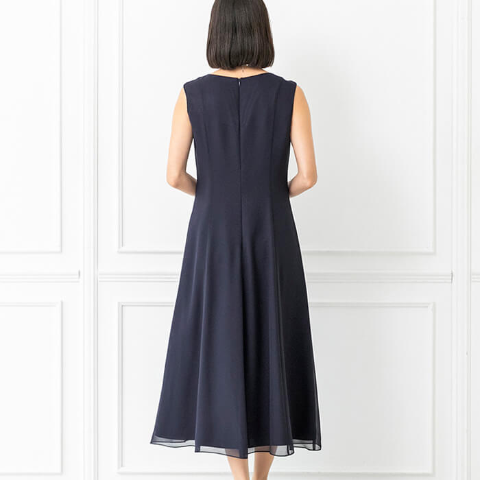 シフォンのフレアーワンピース 17号・ネイビー｜東京ソワール