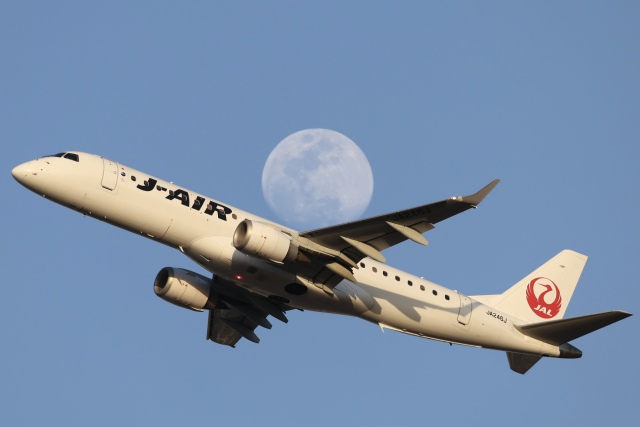 ジェイエア 機材一覧 エンブラエル190 | FlyTeam(フライチーム)