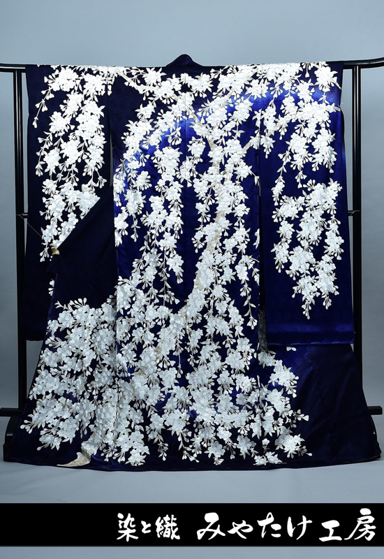 総刺繍の振袖｜しだれ桜-濃淡紺(クール・ブルー)｜振袖｜ふりなび