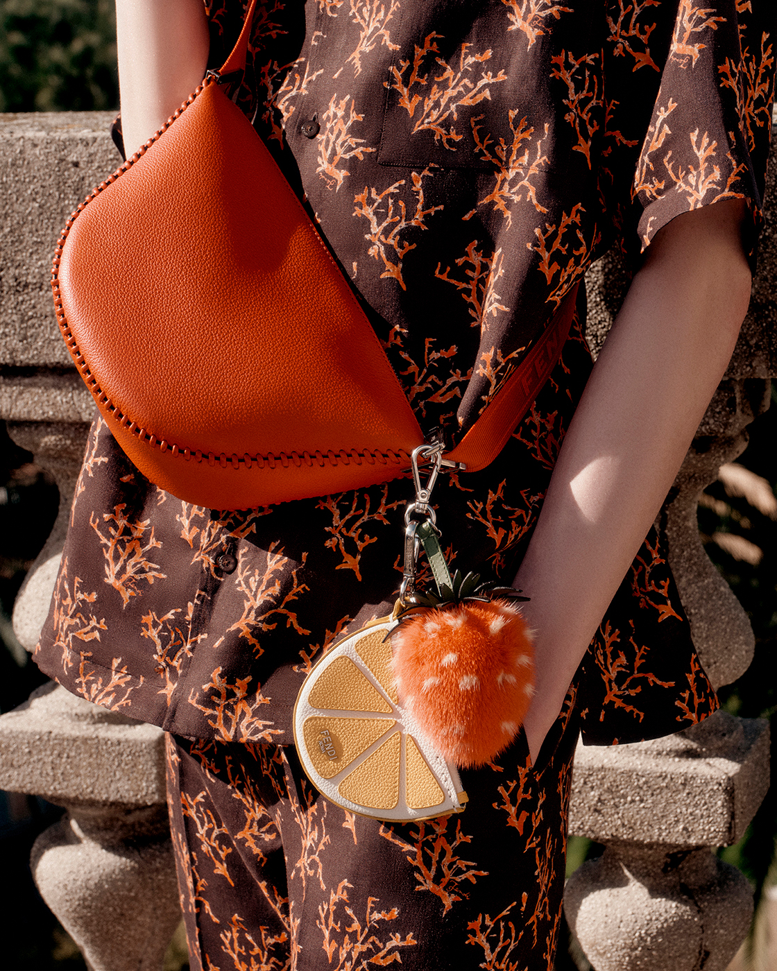 キュートなメンズレザーバッグ「フェンディ メロン」の新色 | GOETHE